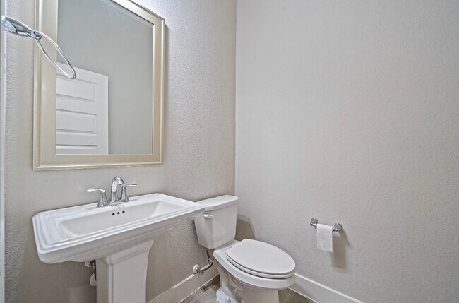 Building Photo - 18619 Admiration Dr