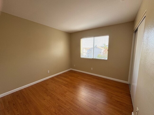 Building Photo - Immaculate 4Bd/2.5Ba Home with New Fridge, AC, Fenced Back Patio in Aliso Viejo!