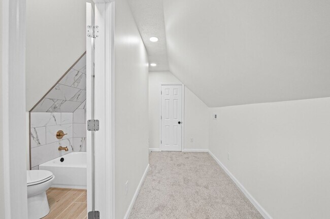 Building Photo - COMPLETELY RENOVATED 4BR HOME - MOVE-IN SPECIAL