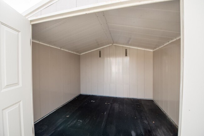 Building Photo - Now Available for Lease Beautiful 4 Bedroom Home with Basement