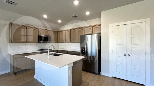 Building Photo - 912 Jackrabbit St