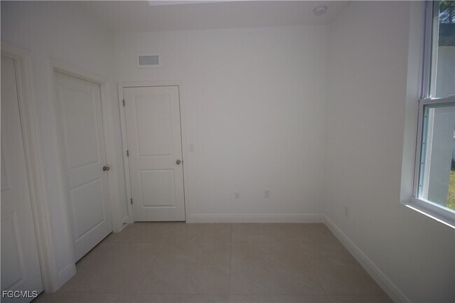 Building Photo - 1260 Milwaukee Blvd