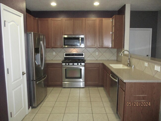 Building Photo - 2432 Violeta Cir SE