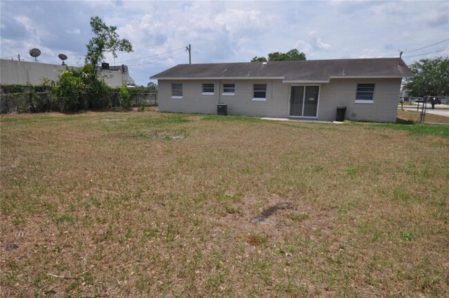 Building Photo - 2587 Sun Acres Blvd