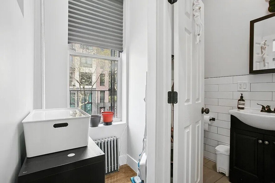 Building Photo - 258 Halsey St
