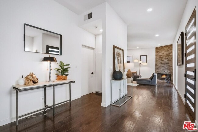 Building Photo - 3601 Dixie Canyon Pl