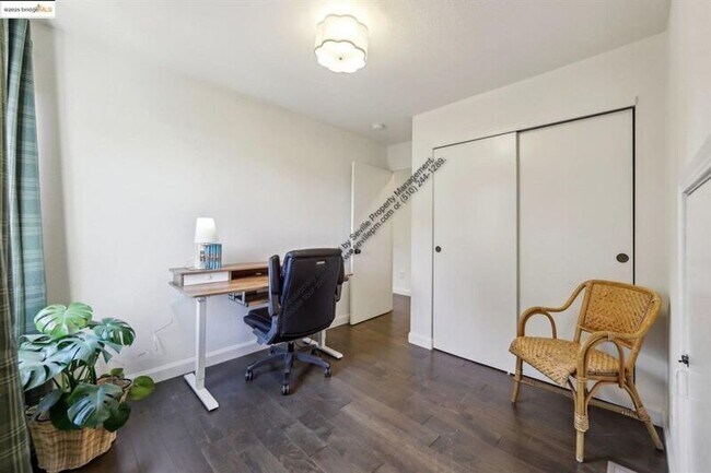 Building Photo - 3360 Arizona St