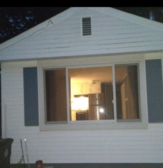 Building Photo - 122 Windsor Park Dr