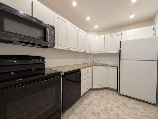 Building Photo - 3101 Oakland Shores Dr