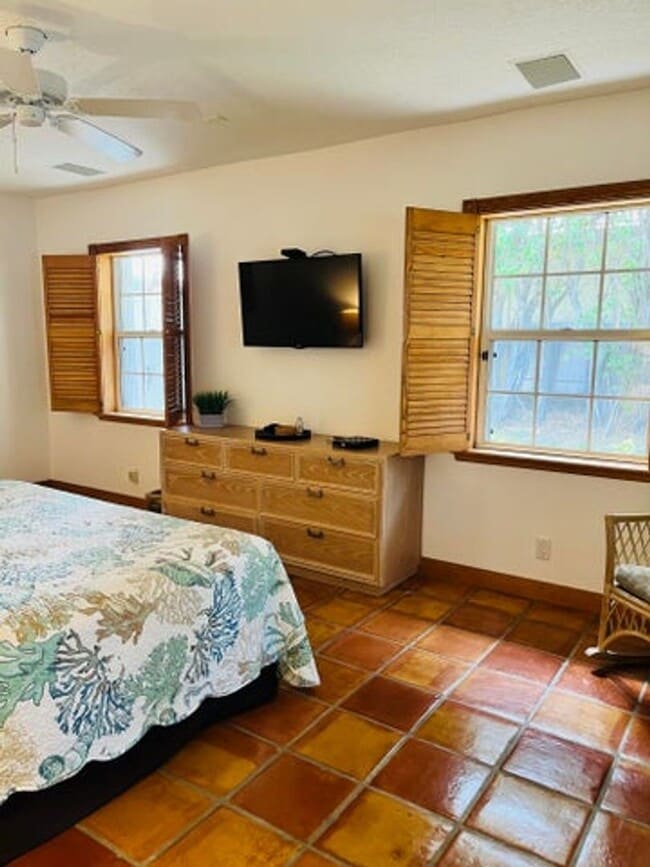 Building Photo - 103 Olympus Cir