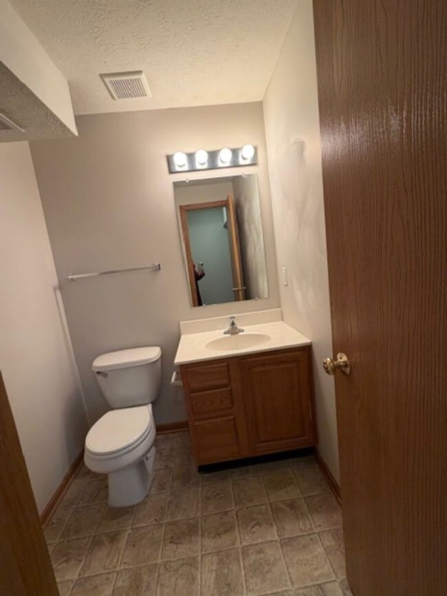 Building Photo - Large 4 bedroom house in SW Lincoln