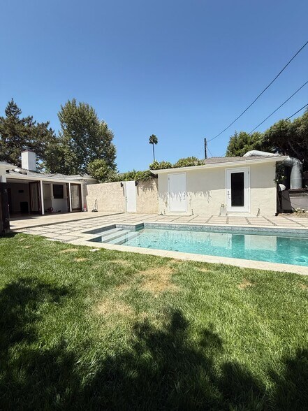 Ready for BBQ and swimming! - 3964 Goodland Pl
