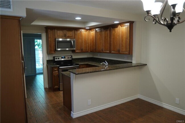 Building Photo - 61 Ashbrook