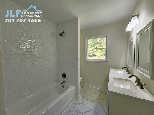 Building Photo - Fully Remodeled 3 Bed/1.5 Bath Ranch in Be...