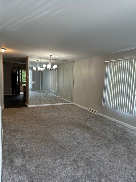 Building Photo - 129 S Beckman Dr