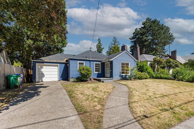 Building Photo - 5336 NE 35th Pl