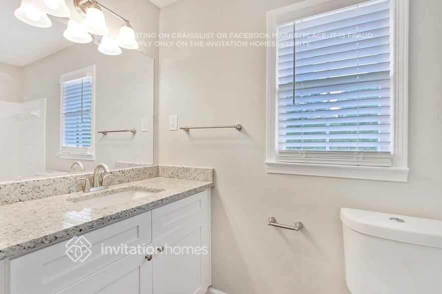 Building Photo - 3811 Sherwood Dr