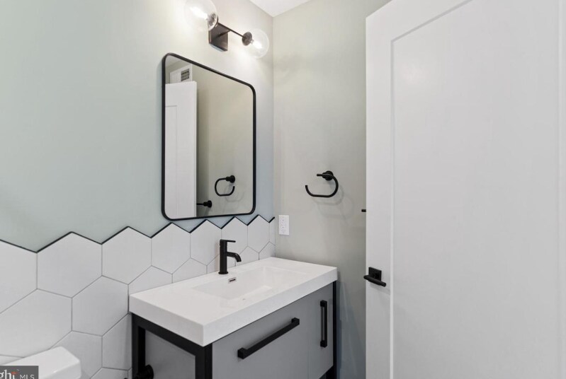 Building Photo - 1721 Ridge Ave