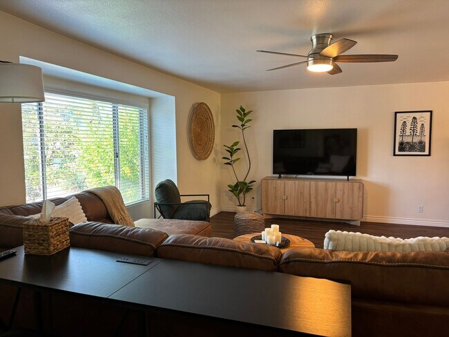 Building Photo - Discover comfortable seasonal living in Mesa, AZ with this well-appointed furnished & updated 2-b...