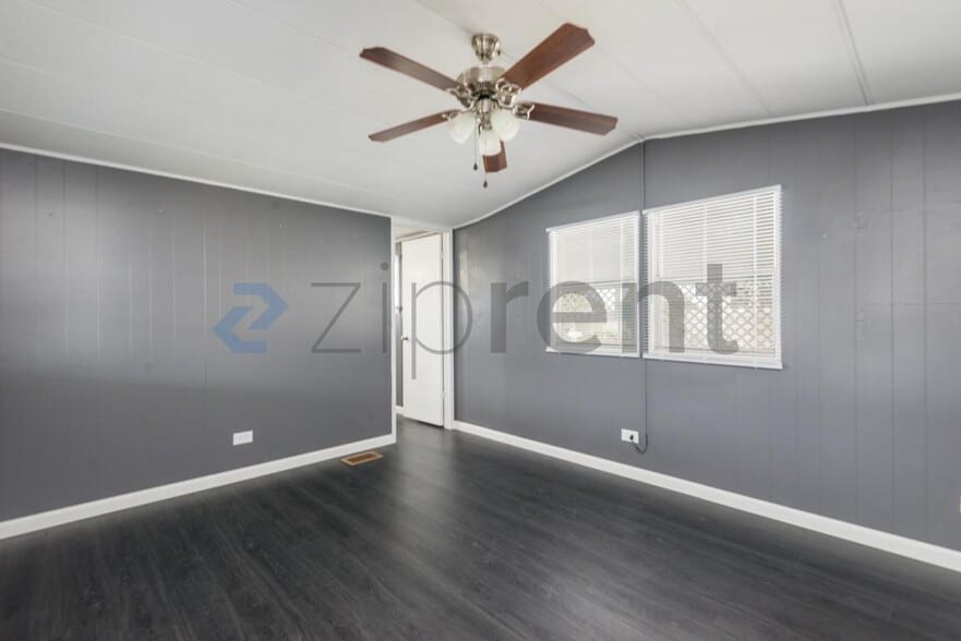 Building Photo - Unit #322