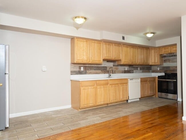 Building Photo - 355 West Side Ave