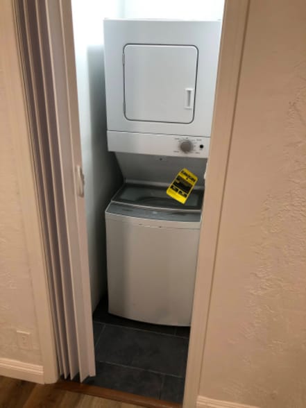 Building Photo - 1484 Ahart St