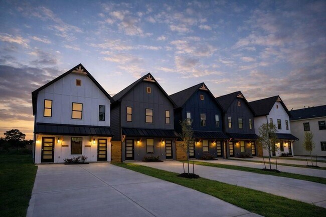 Building Photo - 8009 Cora St