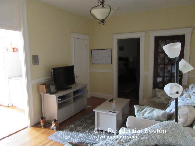 Building Photo - 4 Greenway Ct