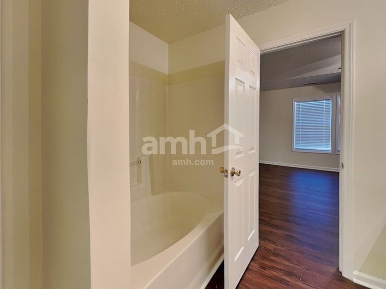 Building Photo - 3605 Enduring Freedom Dr