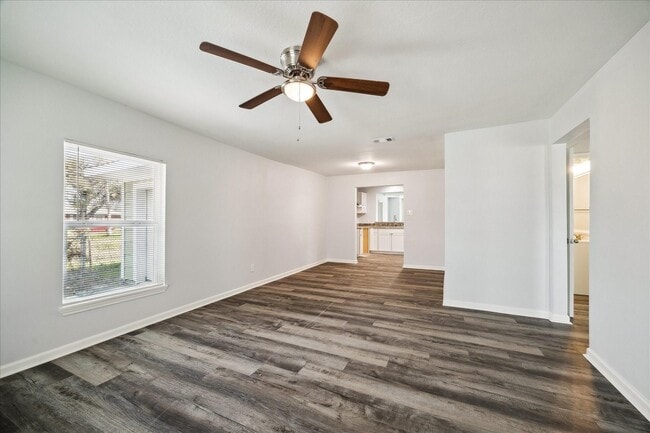 Building Photo - 705 Westshire Dr