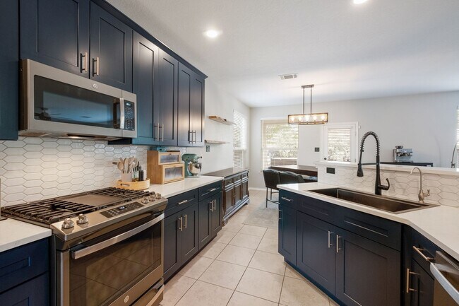 Building Photo - Gated Community Home with Hot Tub