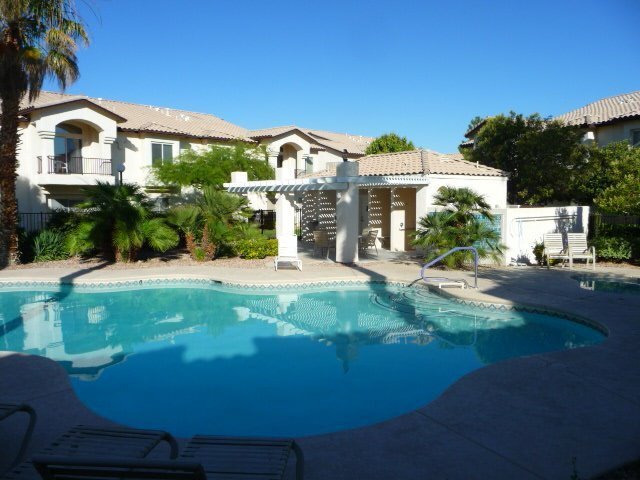 Building Photo - 2 Bed/ 2 Bath upstairs Condo in Guard Gate...