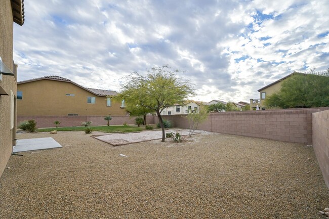 Building Photo - Mountains Edge!! Gated!! Bed & Full Bath D...