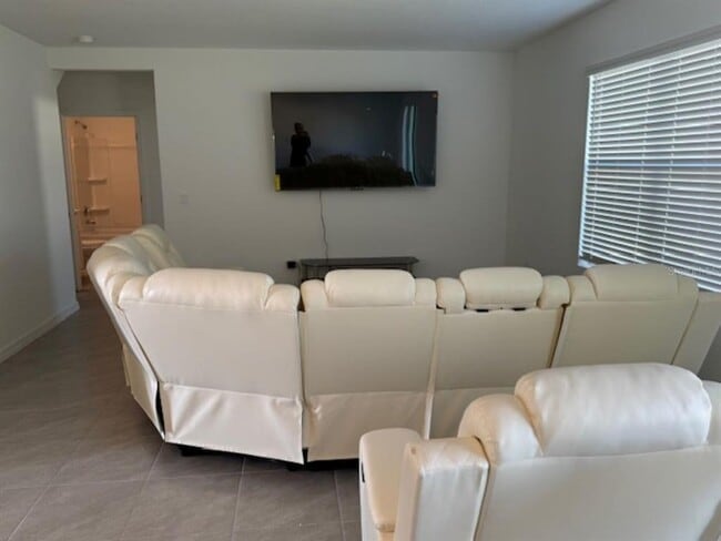 Building Photo - 3440 Ivy Holw Dr