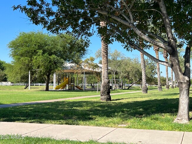 Building Photo - 434 W Fabens Ln