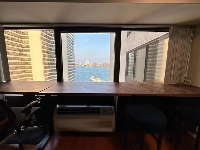 Building Photo - 300 Riverfront Dr