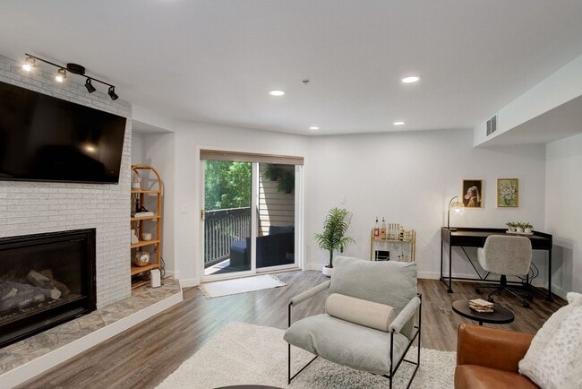 Building Photo - Modern 1BR | Prime Boulder + Gold Run Perks