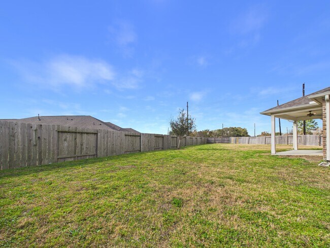 Building Photo - Brisa