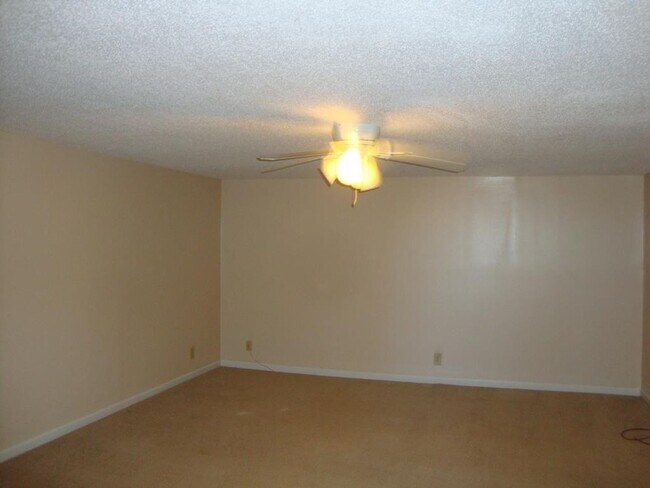 Building Photo - 2208 Patriot Dr
