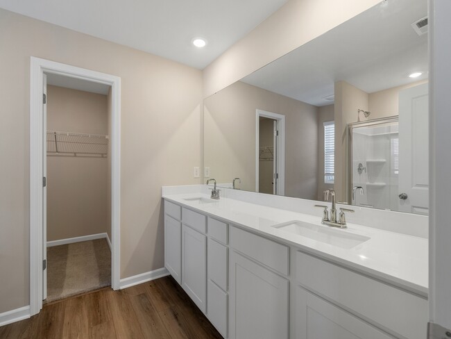 Building Photo - 140 Clairvale Ct