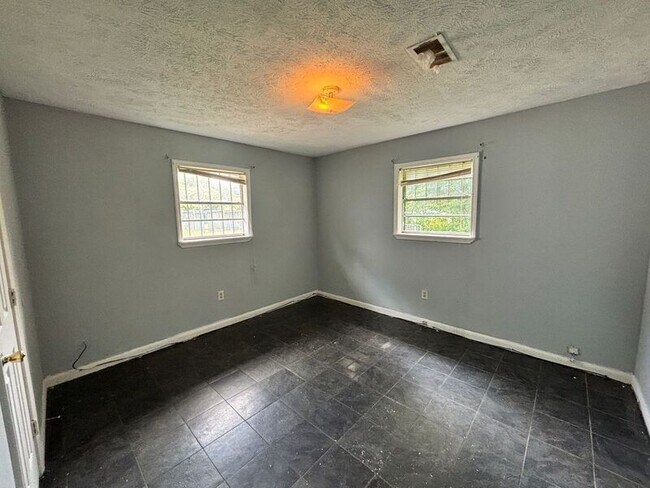 Building Photo - 6709 Lake Glen Dr