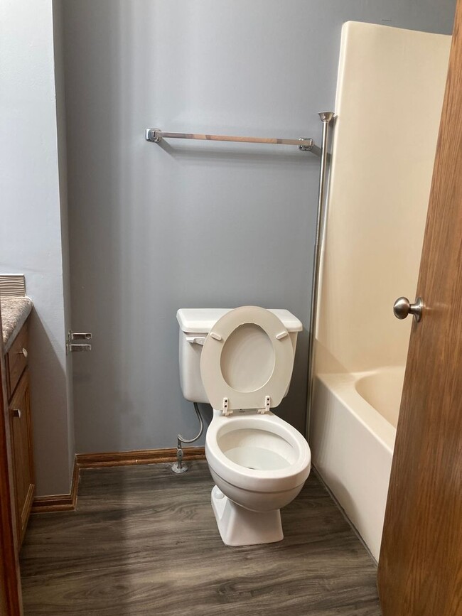Building Photo - Spacious 3 Bedroom 2.5 Bath Home- Located ...