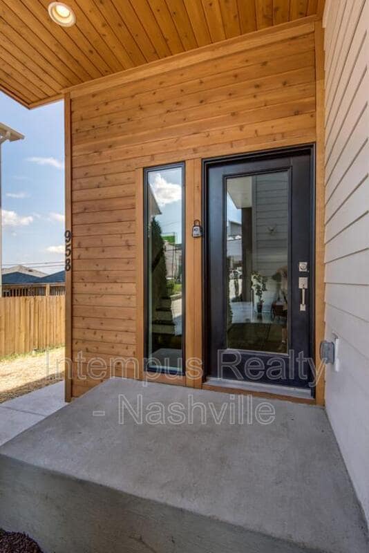 Building Photo - 958 9th Ave S