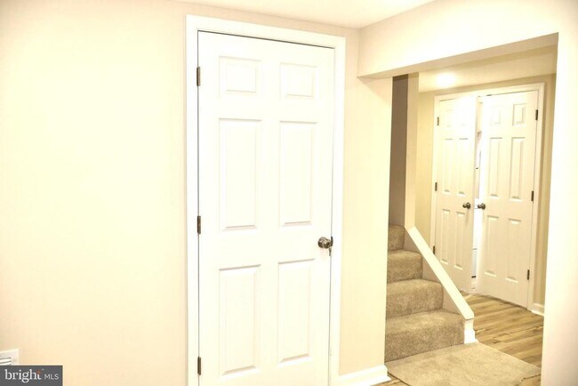 Building Photo - 147 Deacon Rd