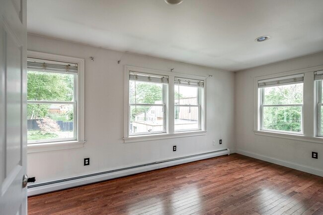 Building Photo - 127R Leonard St