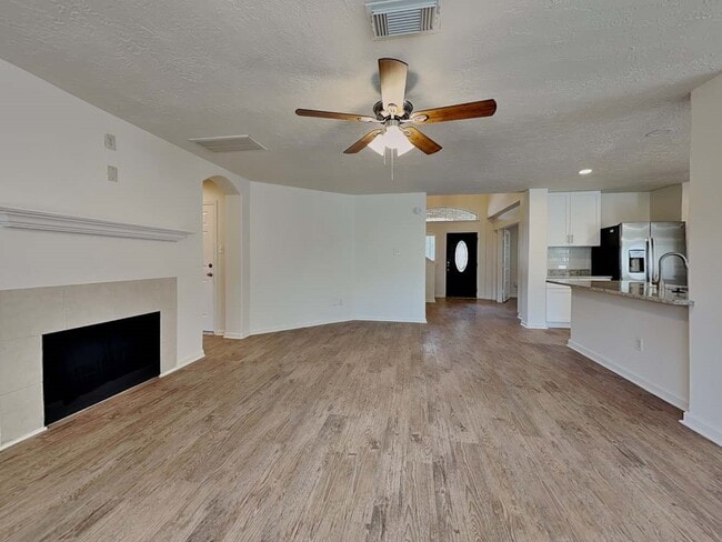 Building Photo - 28631 Hidden Lake W