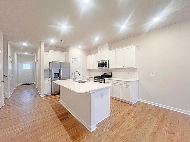 Building Photo - 7 Vine House Dr