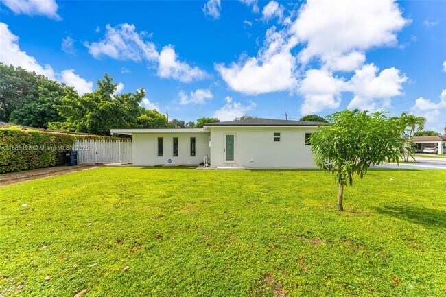 Building Photo - 4301 SW 85th Ave