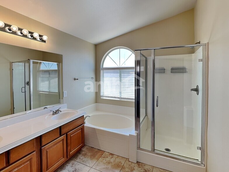 Building Photo - 8845 Red Fox Dr