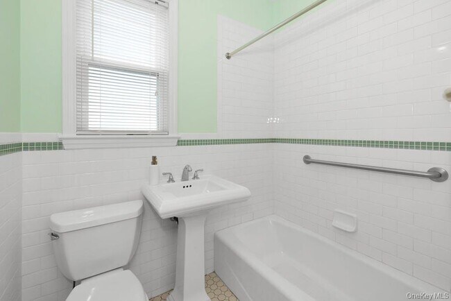 Building Photo - 747 Pelhamdale Ave
